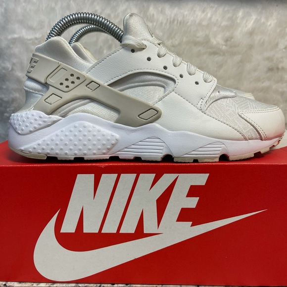 Nike Shoes - Nike Huarache